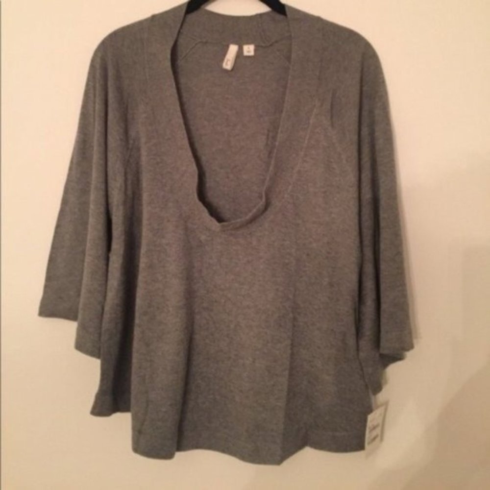 Frenchi | Top  | Bell-like Sleeves | Artsy